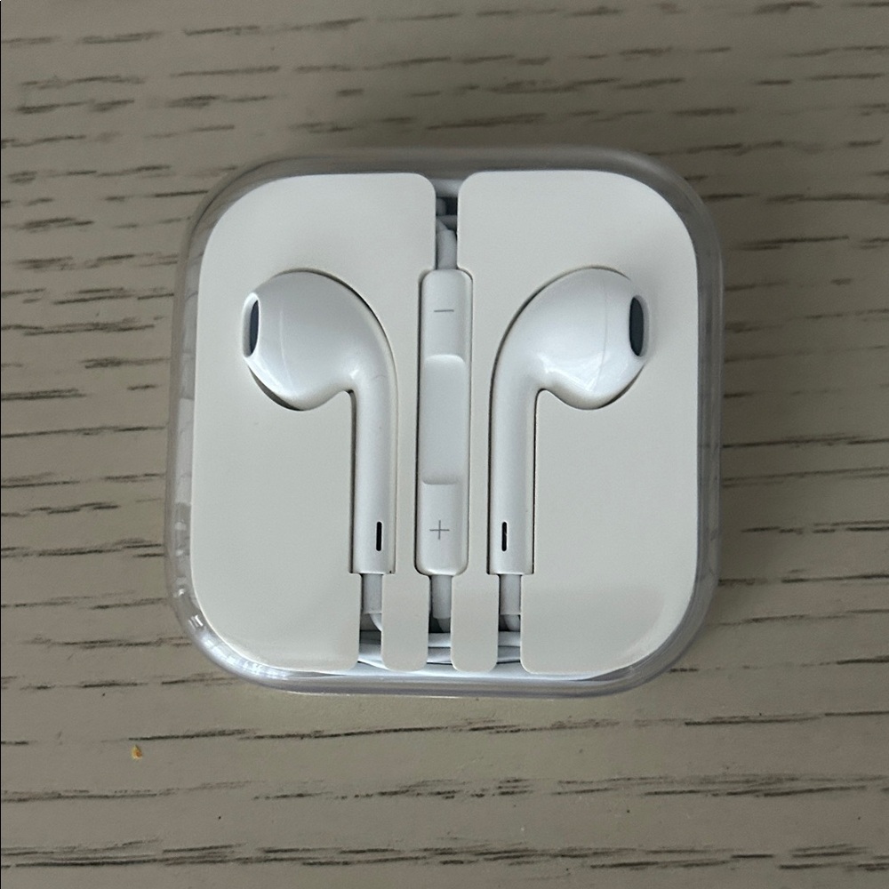 Apple EarPods with a 3.5mm Headphone Plug and case. NEW-never used.